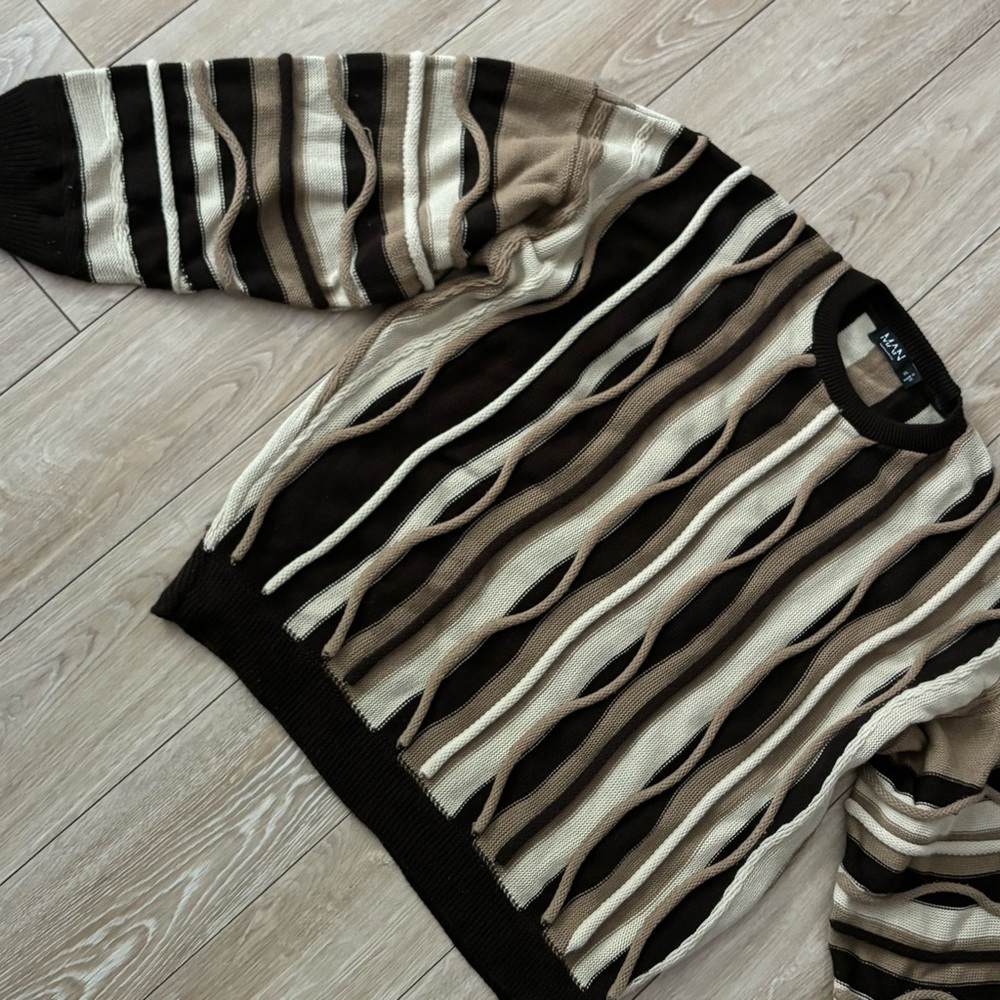 Boohoo Man XL 3-D Sweater